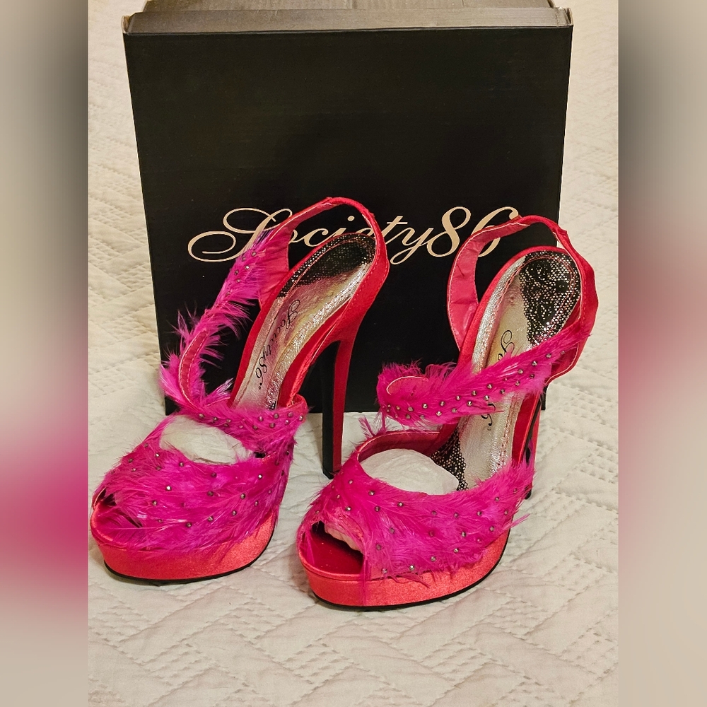 NWT Society 86 Hot Pink Feather Rhinestone High Heel Platform Size 7US 37 EUR